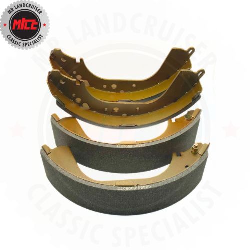 Another arrangement of 4 Toyota Landcruiser 4WD Front or Rear Drum Brake Shoes that suit 40 & 55 series landcruisers. The view shows 2 front and 2 side views