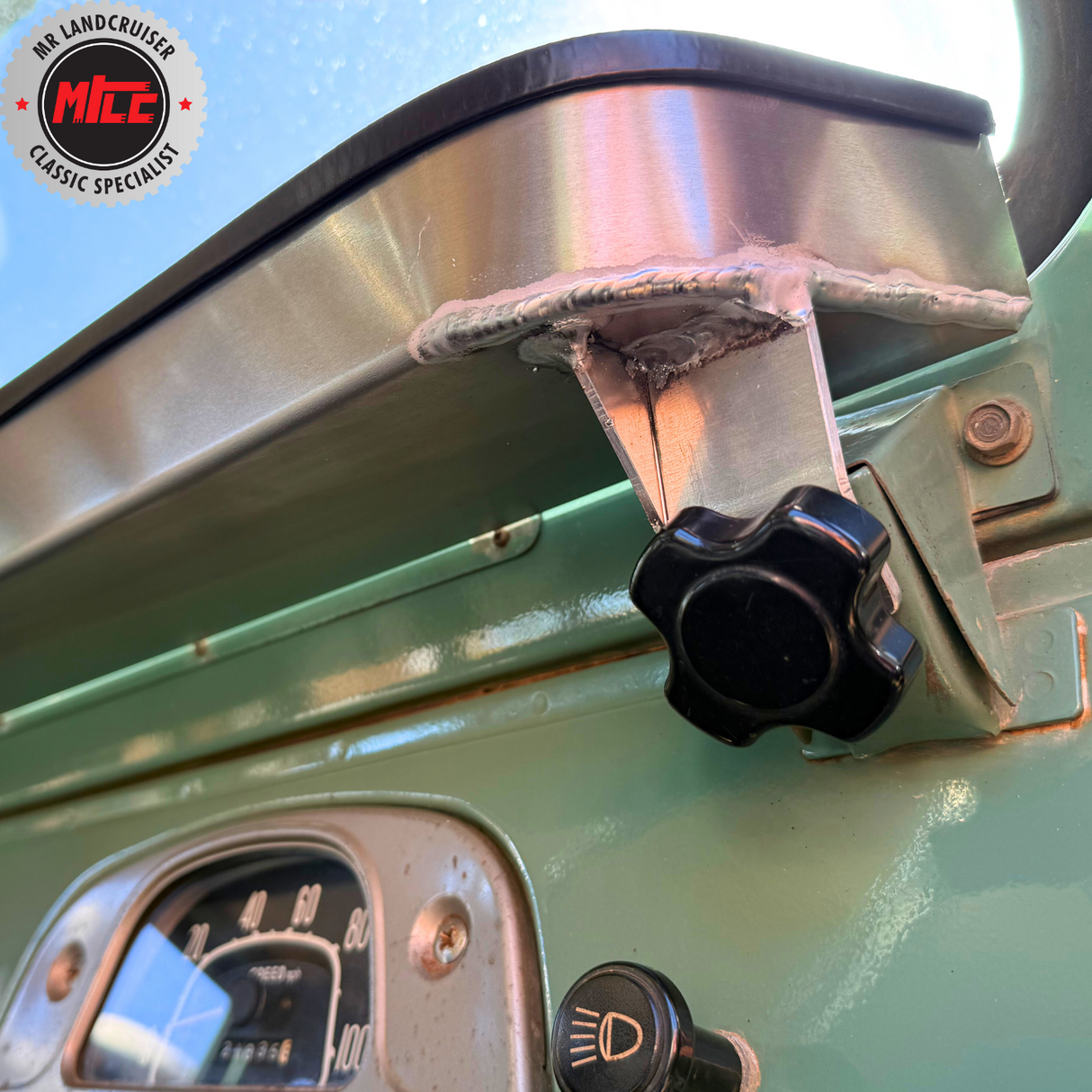 40 series parcel shelf installed bottom view