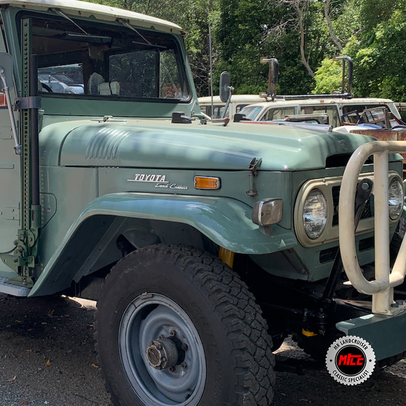 installed view of Side Apron Indicator for 40 Series Landcruiser